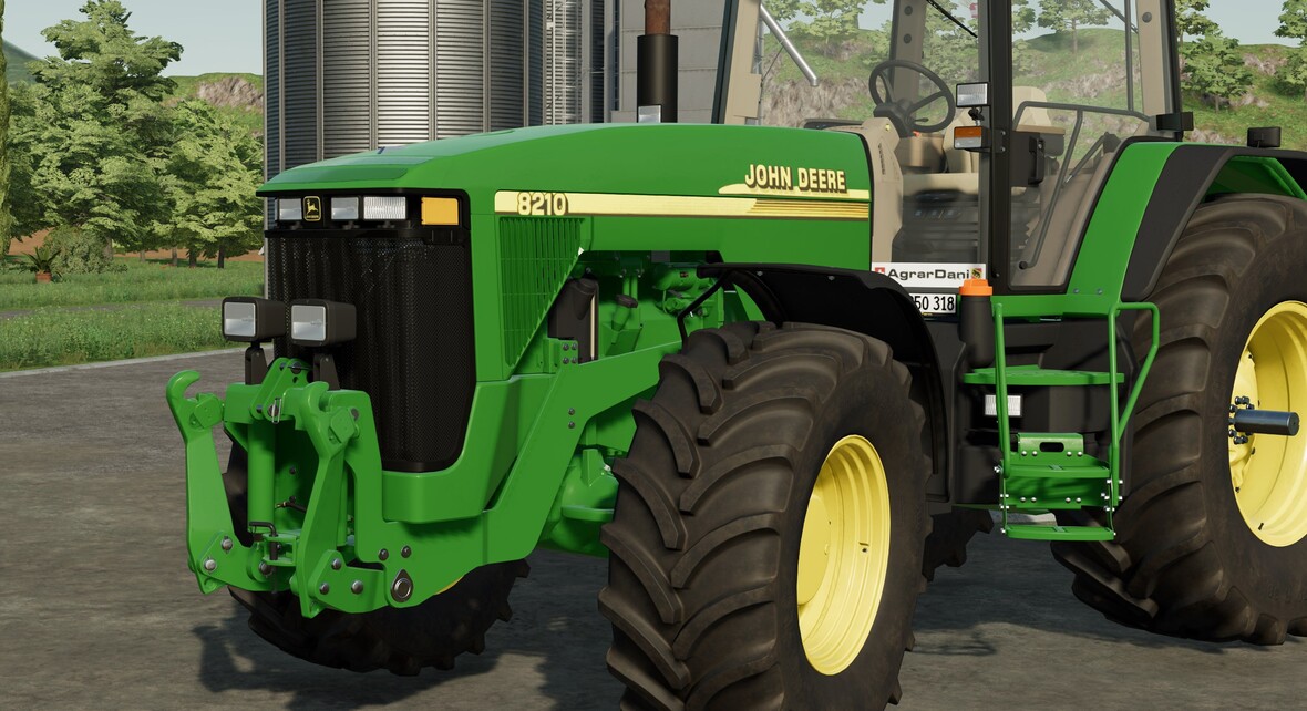 John Deere 8210