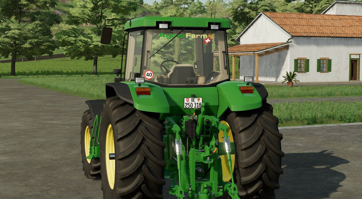 John Deere 8210