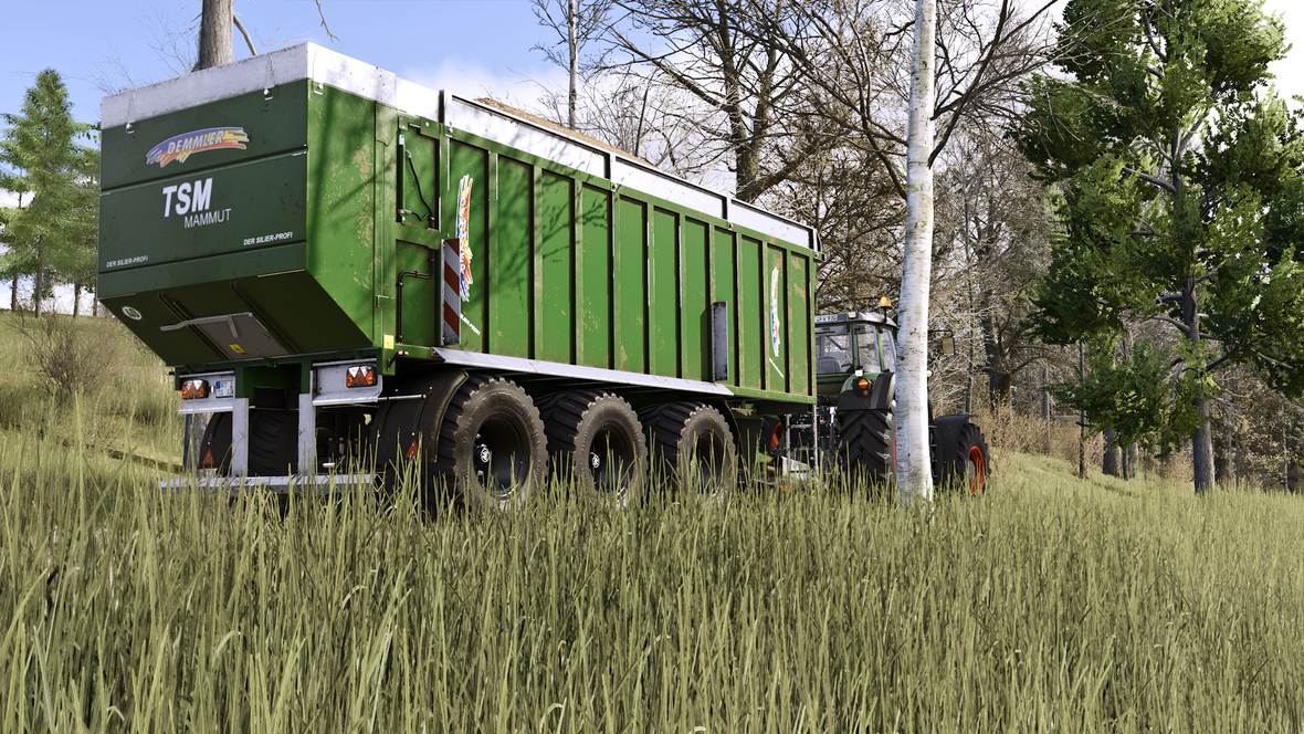 Fendt 930 Vario mit Demmler TSM 330L beim Transport von Hackschnitzeln